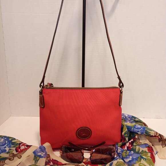 DOONEY & BOURKE Red Nylon Pouchette Mini Crossbody Bag Zip-Top - Picture 3 of 15